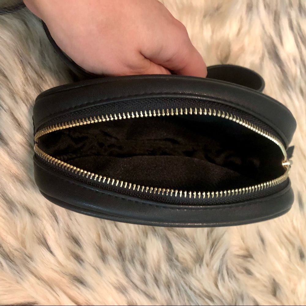 Ellen Tracy Quilted Belt Bag / Fanny Pack - Picture 6 of 7